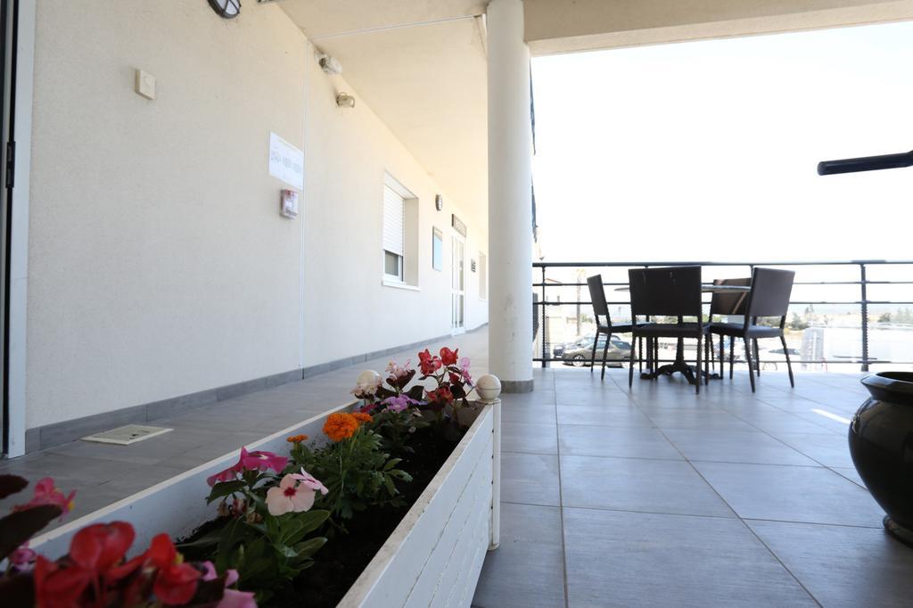 Hotel Restaurant Les Pielettes Le Rove Luaran gambar