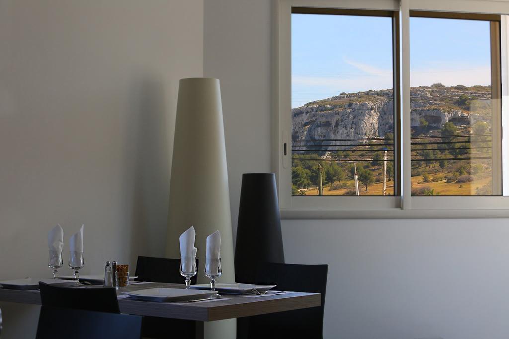 Hotel Restaurant Les Pielettes Le Rove Luaran gambar
