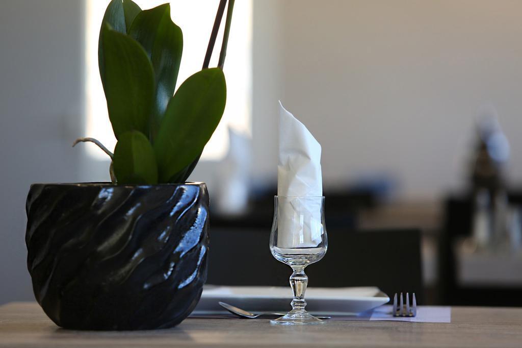 Hotel Restaurant Les Pielettes Le Rove Luaran gambar