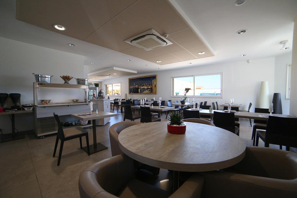 Hotel Restaurant Les Pielettes Le Rove Luaran gambar