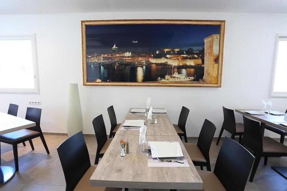 Hotel Restaurant Les Pielettes Le Rove Luaran gambar