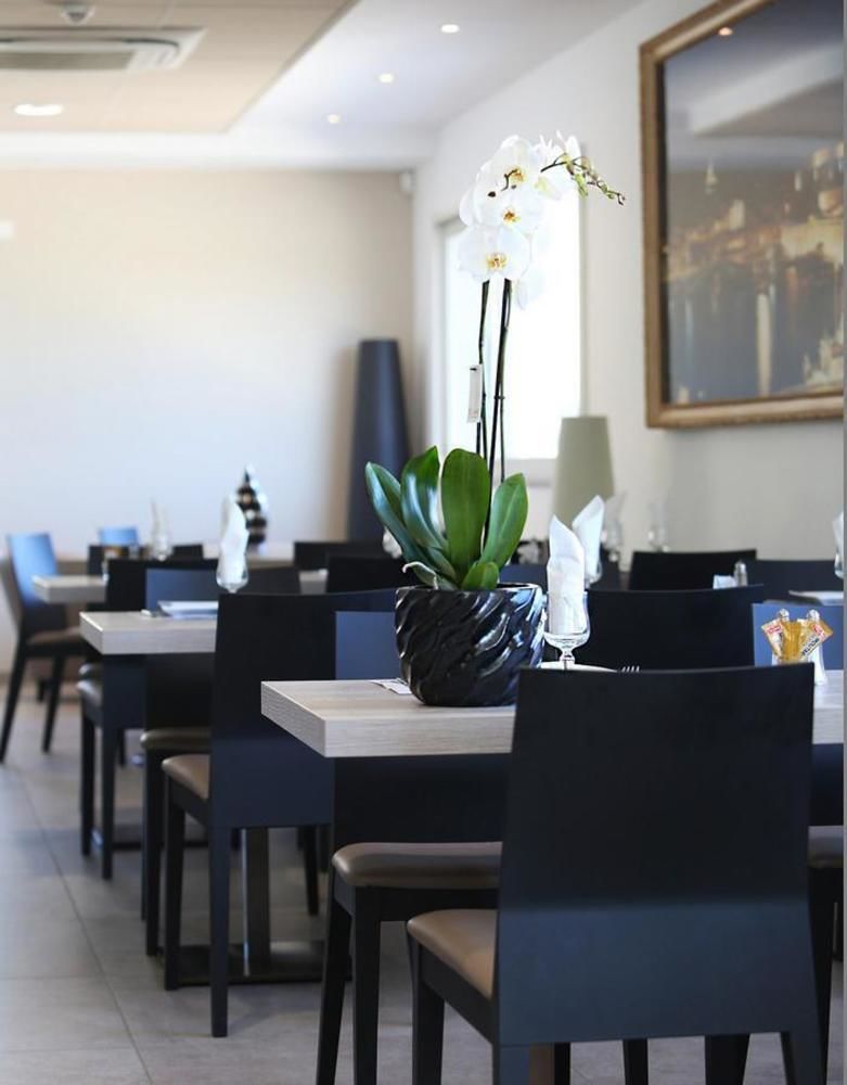 Hotel Restaurant Les Pielettes Le Rove Luaran gambar