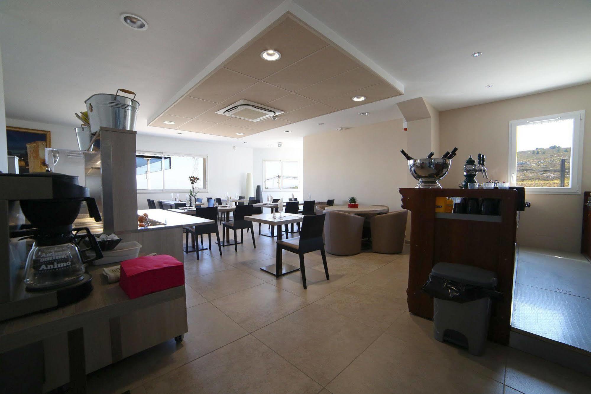 Hotel Restaurant Les Pielettes Le Rove Luaran gambar