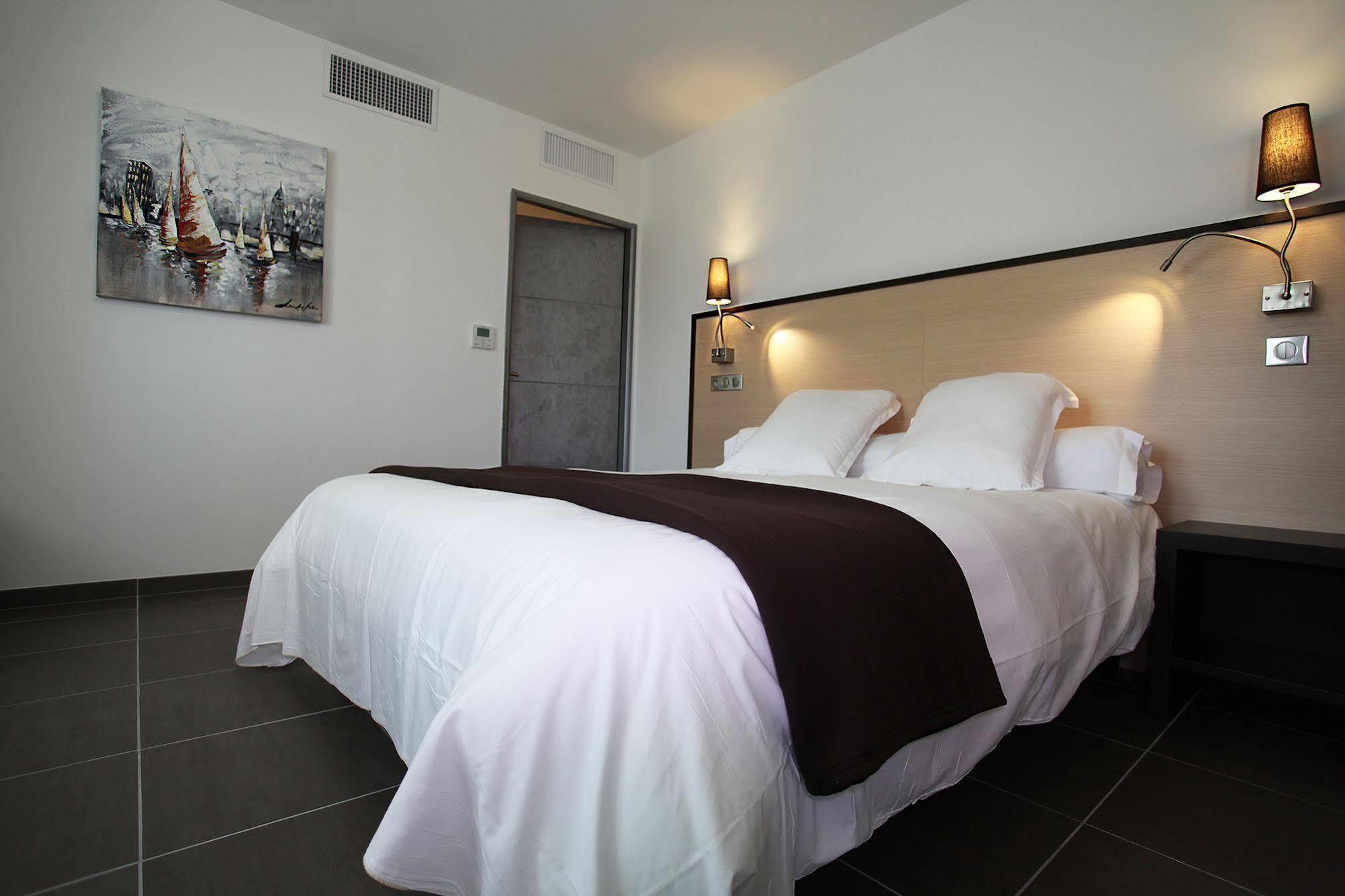 Hotel Restaurant Les Pielettes Le Rove Luaran gambar