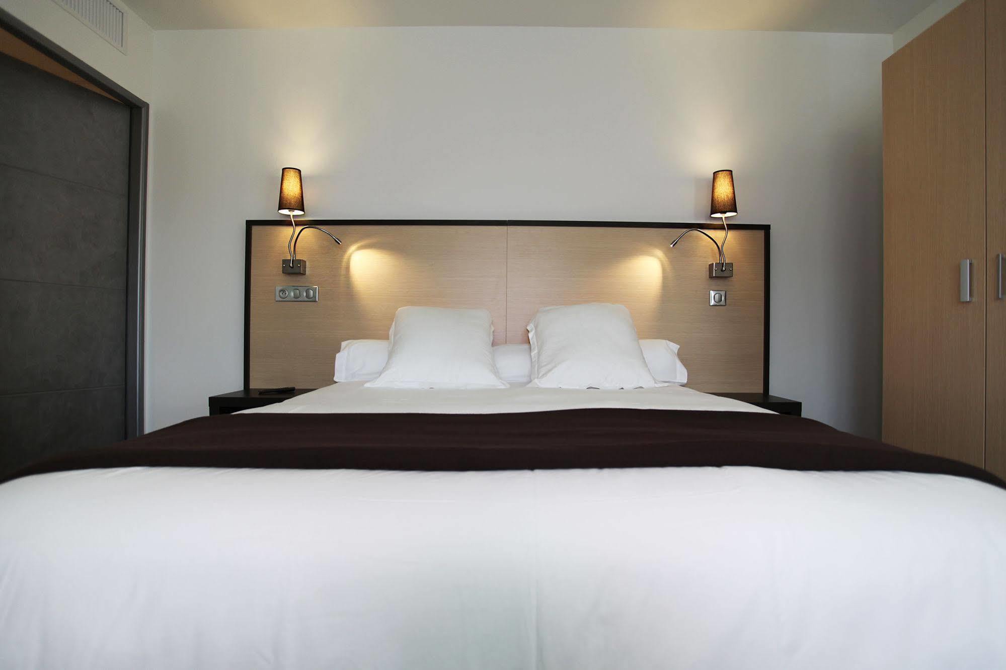 Hotel Restaurant Les Pielettes Le Rove Luaran gambar
